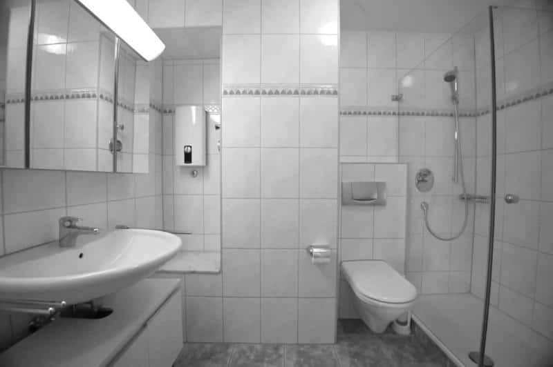 GROßZÜGIG WOHNEN MIT ALB-PANORAMA - Badezimmer/WC