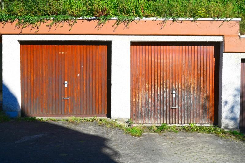 Garage links - EIN PLATZ AN DER SONNE
