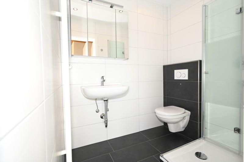 Bad/WC Einliegerwohnung - KOMFORTABLES REIHENHAUS MIT XXL-GARAGE