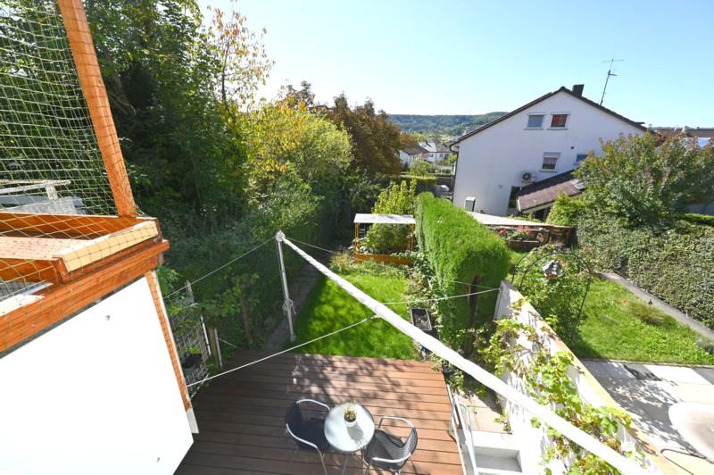 Blick in den Garten - JUNGE FAMILIE MIT KIND GESUCHT