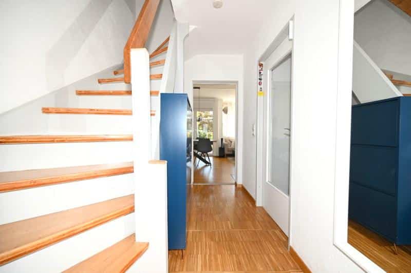 Treppe EG in OG - JUNGE FAMILIE MIT KIND GESUCHT