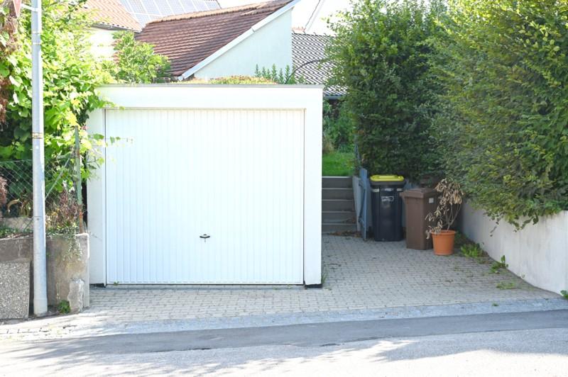 Garage mit Stellplatz - VIEL, VIEL PLATZ FÜR DIE GANZE FAMILIE