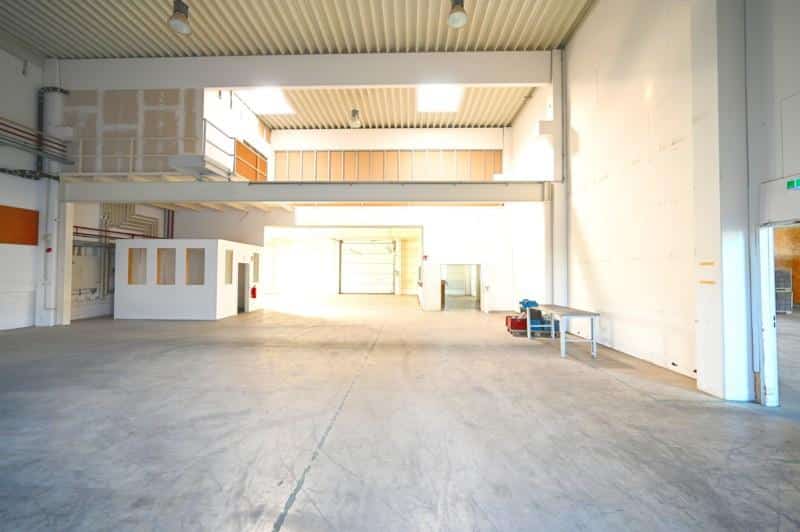 Halle 1 innen - INNOVATIVES GEWERBEANWESEN MIT BESTER INFRASTRUKTUR