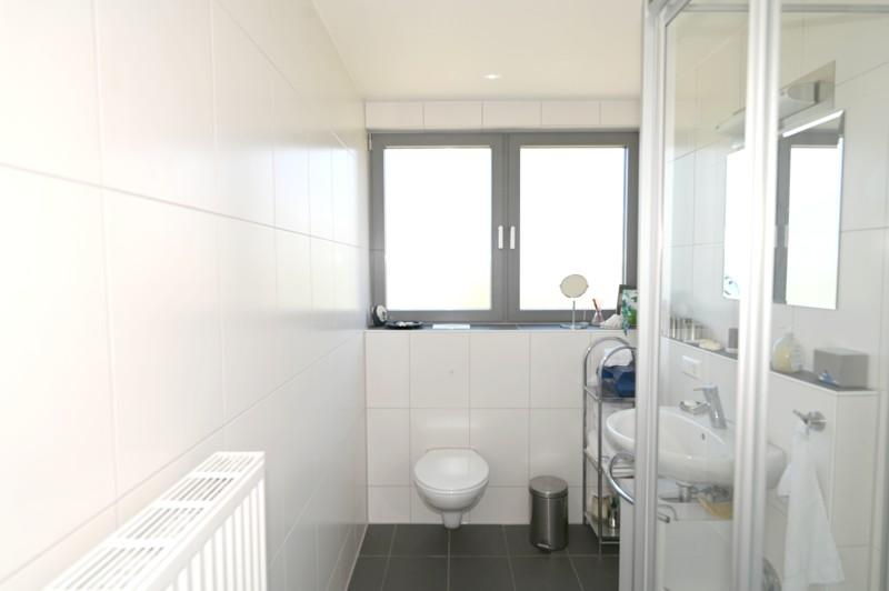 Badezimmer/WC DG - WOHNEN & INVESTIEREN AM NATURPARK SCHÖNBUCH-3-FAMILIENHAUS MIT ANBAU 1-FAMILIENHAUS