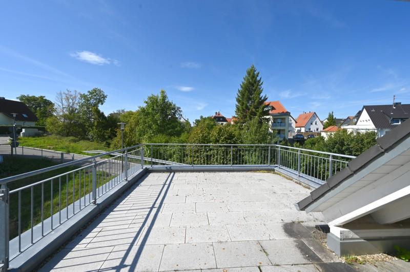 Dachterrasse Nord - WOHNEN & INVESTIEREN AM NATURPARK SCHÖNBUCH-3-FAMILIENHAUS MIT ANBAU 1-FAMILIENHAUS