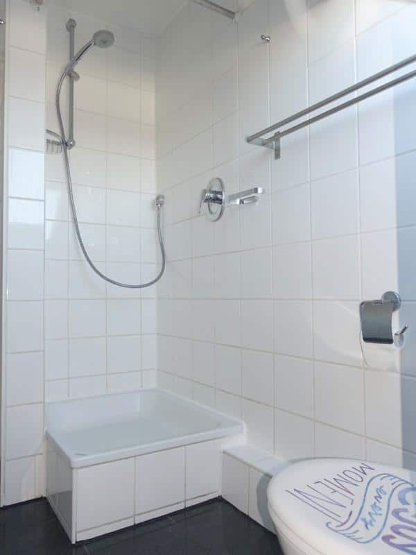 Dusche - JUNGES WOHNEN IN GEMÜTLICHER DG-ATMOSPHÄRE