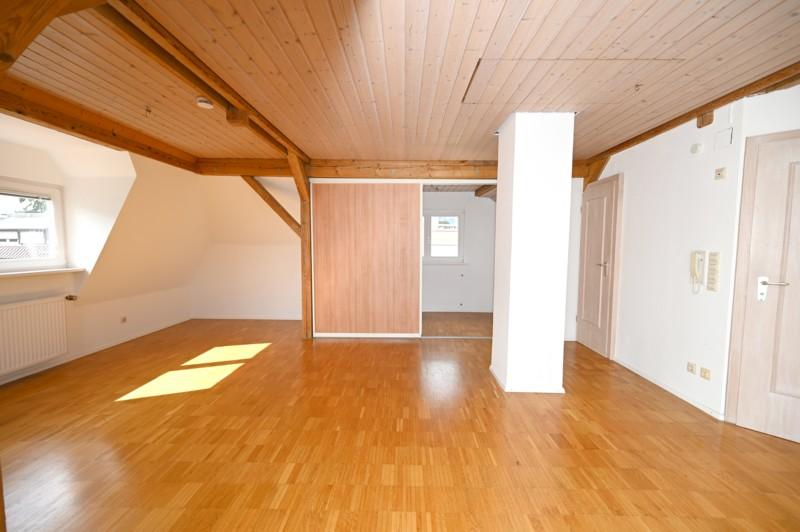 Zimmer 3 DG - WOHNEN AUF 2 ETAGEN – WIE IM EIGENEN HAUS