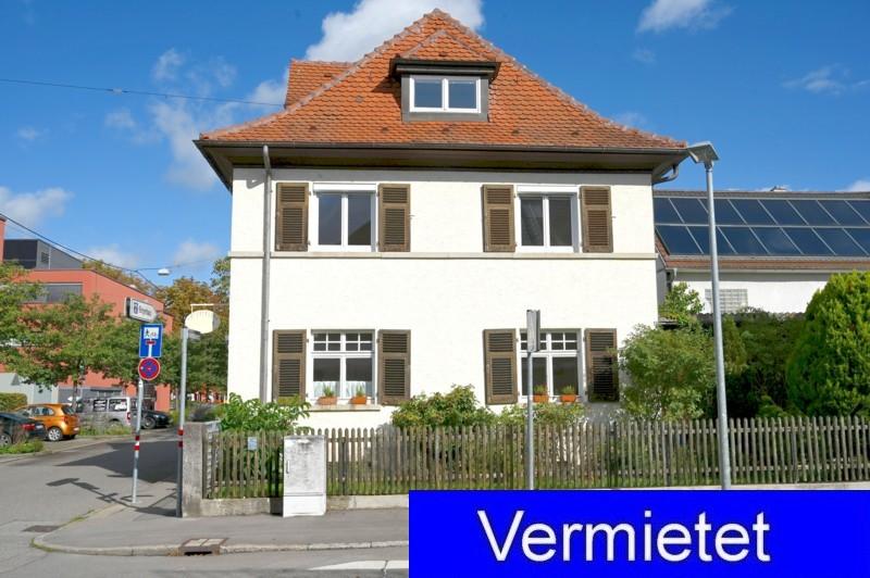 Hausansicht - WOHNEN AUF 2 ETAGEN – WIE IM EIGENEN HAUS